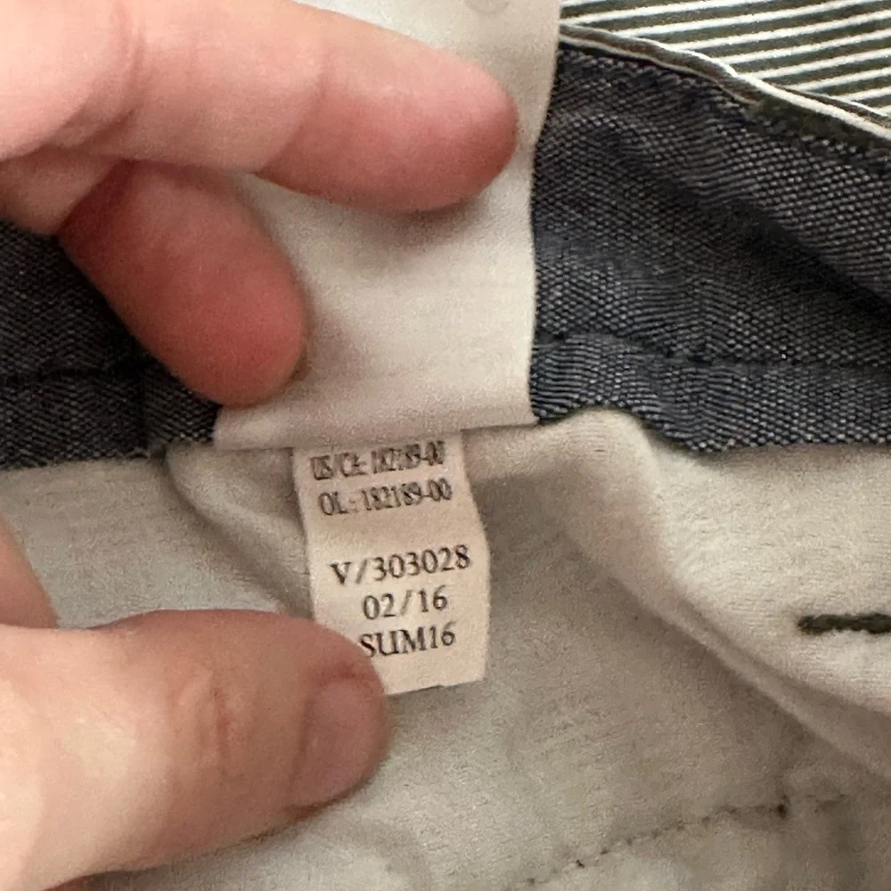Banana Republic Men’s Shorts Size 31 Gray Micro Stripe Flat Front Casual Summer